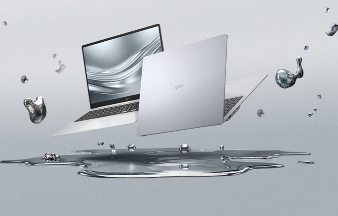 메탈릭한 배경에 그램 노트북 2대가 서로 반대편을 향해 펼쳐져 있음